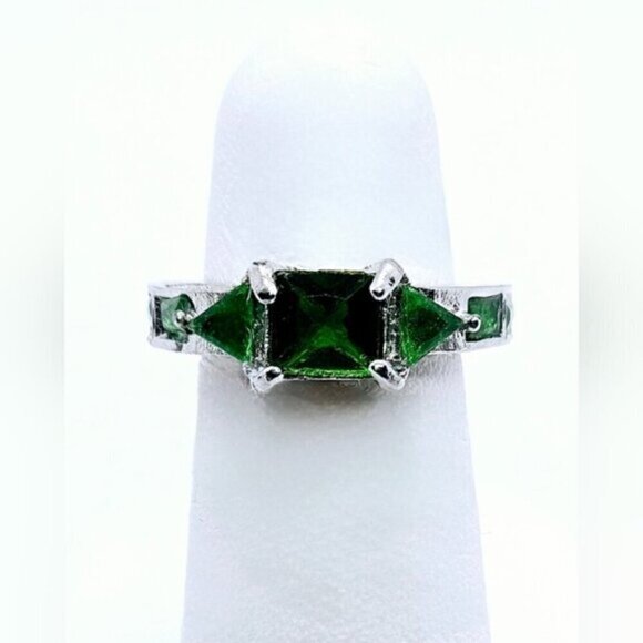 Silver Tone Simulant Emerald Gemstone Fashion Ring - Picture 6 of 10